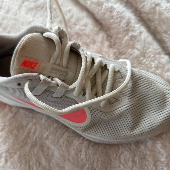 Nike Running Shoes Womens Downshifter 9 Gray Pink Lace Up Low Top SIZE 8 - Picture 3 of 8